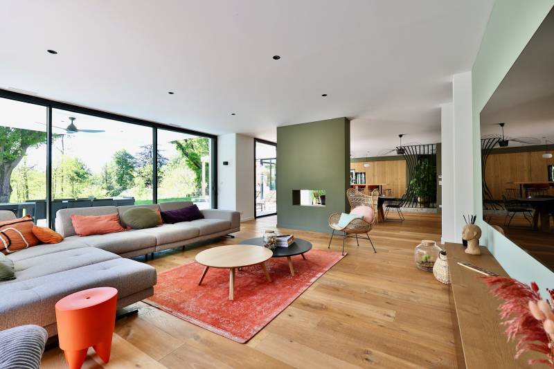 Maison de luxe, au calme, à Tassin, très grande piscine, belle terrasse avec vue, prestations haut-de-gamme, contemporain et architectural