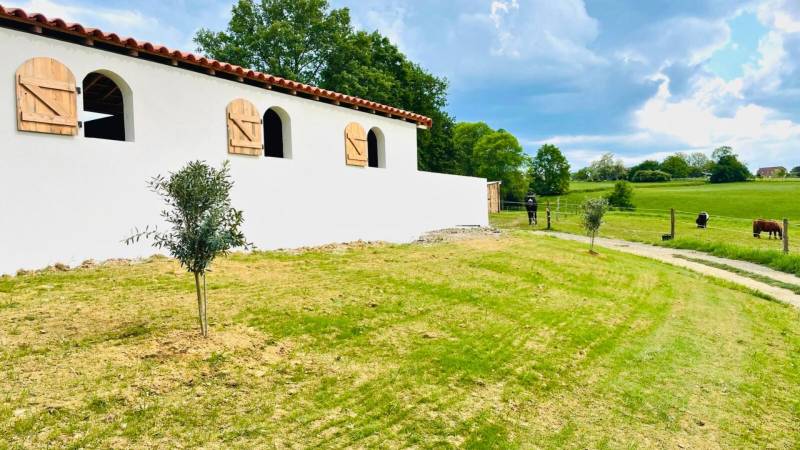 Propriété équestre alliant confort et fonctionnalité en Hautes-Pyrénées