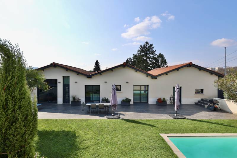 Maison Montanay avec piscine de plain-pied