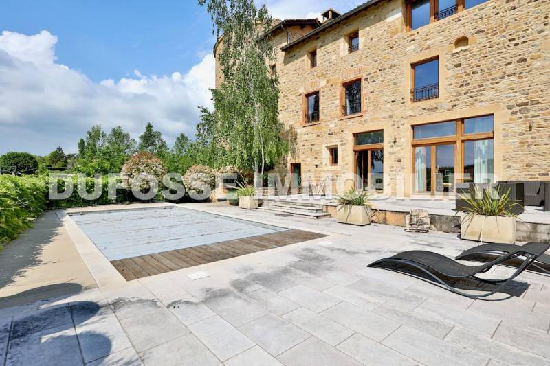 Bien d’exception à vendre : un château Villefranche-sur-Saône  XIème siècle, prêt à vivre