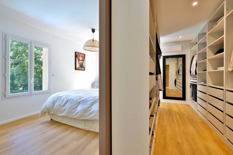 Belle maison rénovée à Saint-Cyr-au-Mont-d'Or, jardin avec piscine, climatisation et matériaux haut-de-gamme