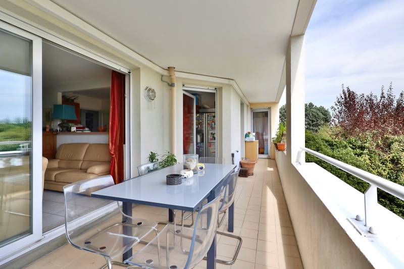 Saint-Genis-Laval, bel appartement avec terrasse