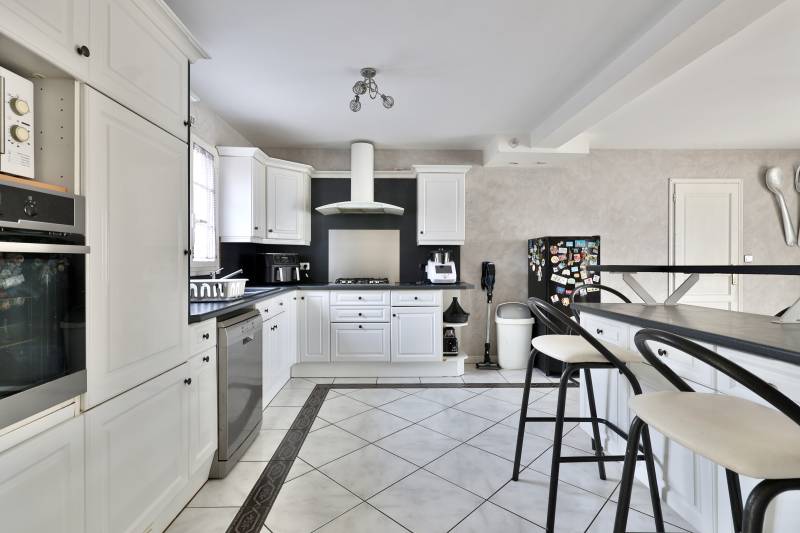 Pierre-Benite, Oullins, proche métro B