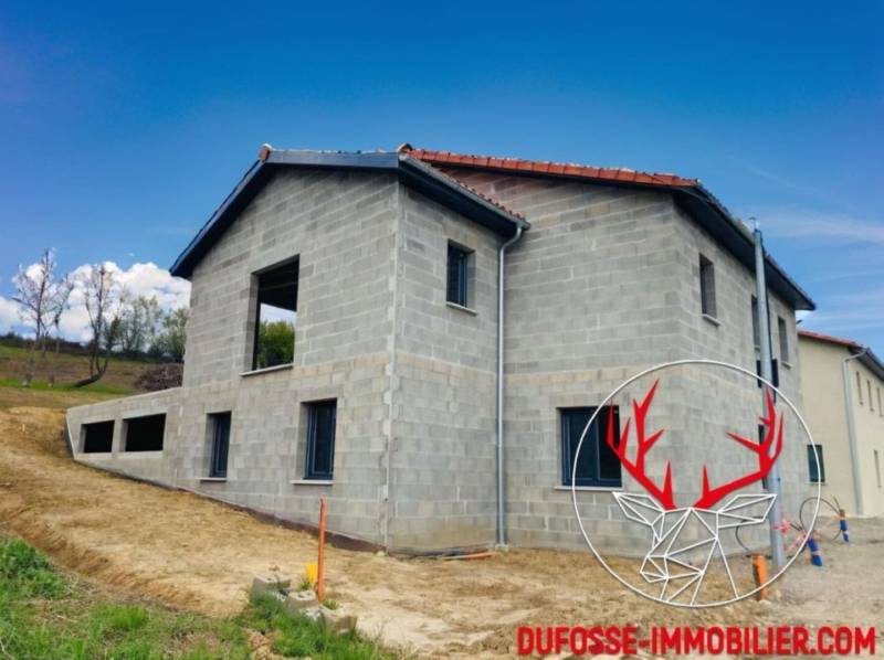 Communay - Maison traversante en plateau 104m² à aménager avec terrasse, jardin et parking privatif