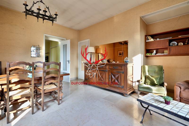 LYON 5 dans une impasse privée à quelques minutes à pied des commerces