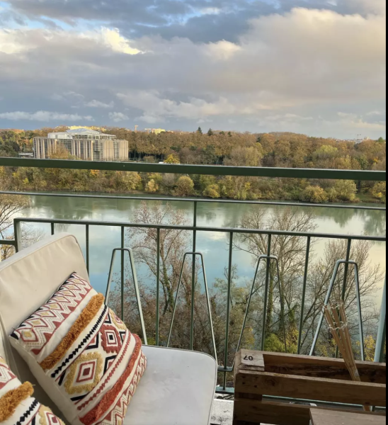 Caluire-et-Cuire, limite Lyon 6, superbe T3 rénové avec magnifique vue