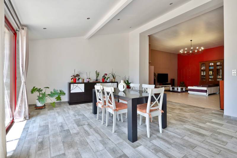 Maison de caractère de 465m2  à TRAMOLE