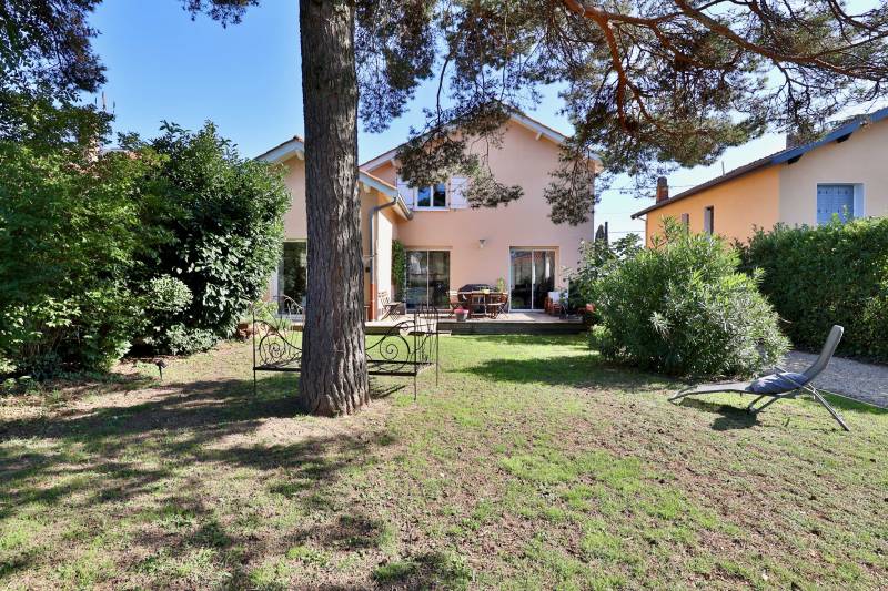 St-Genis-Laval, grand jardin, grand garage 