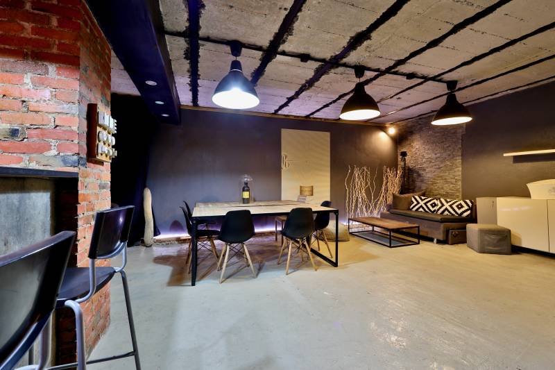 Villeurbanne, RARE maison/appartement atypique, avec patio et piscine chauffée, 4 chambres, grand sous-sol, au calme et au coeur de toutes les commodités
