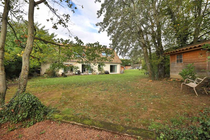 Maison dans Domaine privilégié le Bois Dieu Lissieu Bois Dieu Maison familiale avec piscine