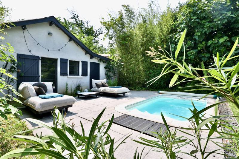 Caluire-et-Cuire, villa au calme, jardin, piscine, dépendance, 5 chambres, proches commodités