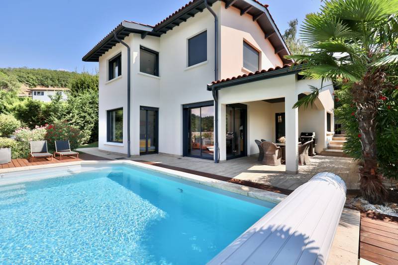 Maison sur les hauteurs de Saint-Cyr-au-Mont-d'Or avec piscine au calme, 4 chambres