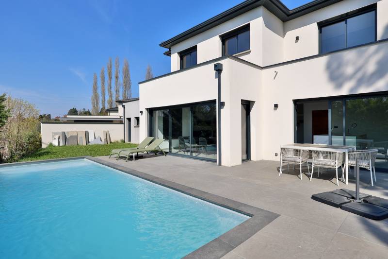 Limonest - Maison 4 chambres au calme avec piscine