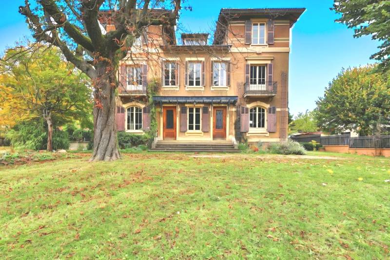 Maison bourgeoise Ecully 8 chambres jardin paysagé constructible