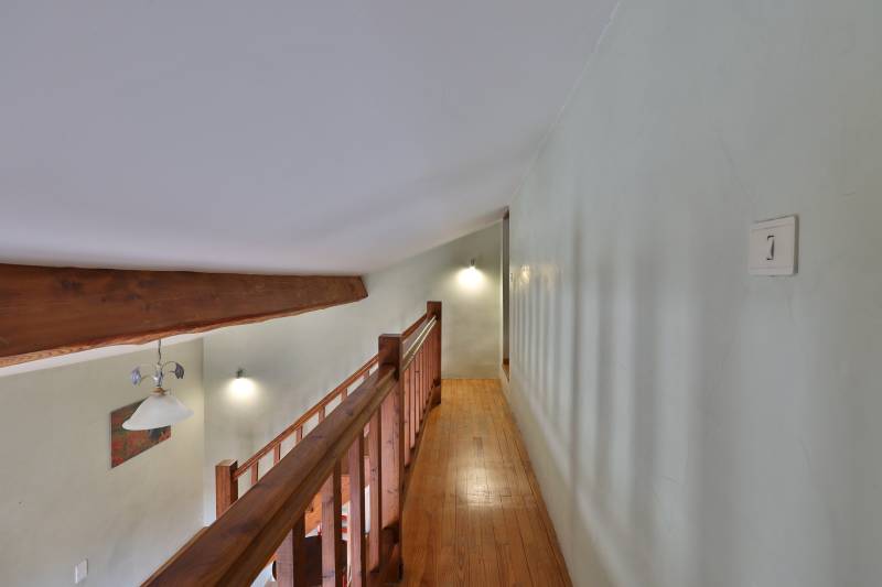 Coursive qui dessert les chambres de l' habitation rénovée 