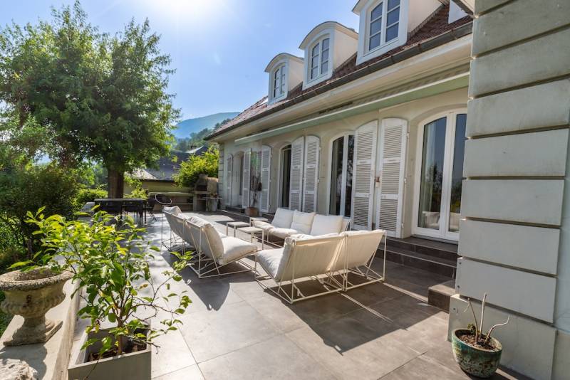 disponible à la vente à Corenc superbe villa 5 chambres avec grand terrain piscine vue Belledonne 