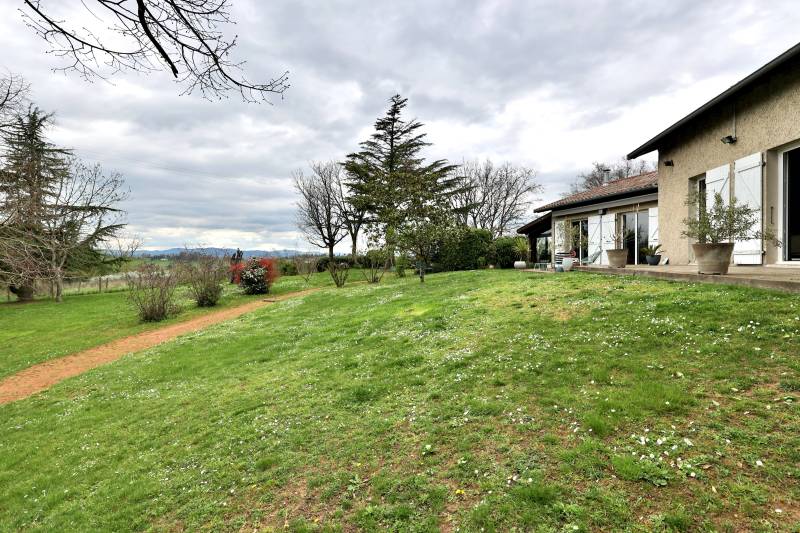 Lissieu, maison de plain pied 4 chambres et grand terrain