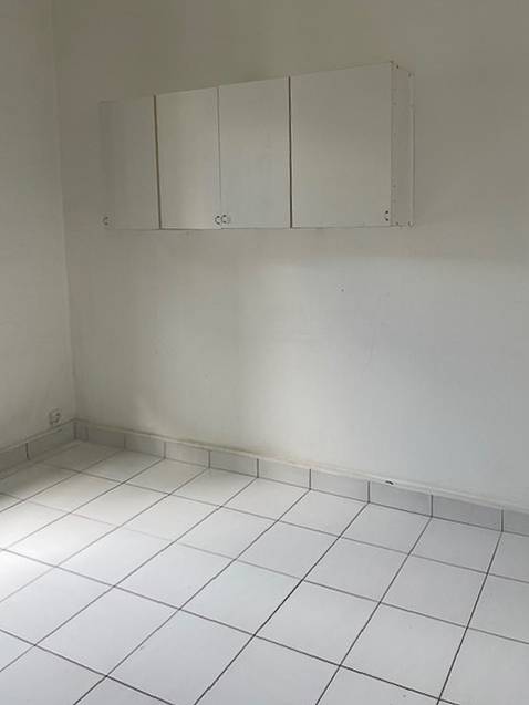 LYON 8 -T2 Traversant 1 Chambre + 1 alcove 