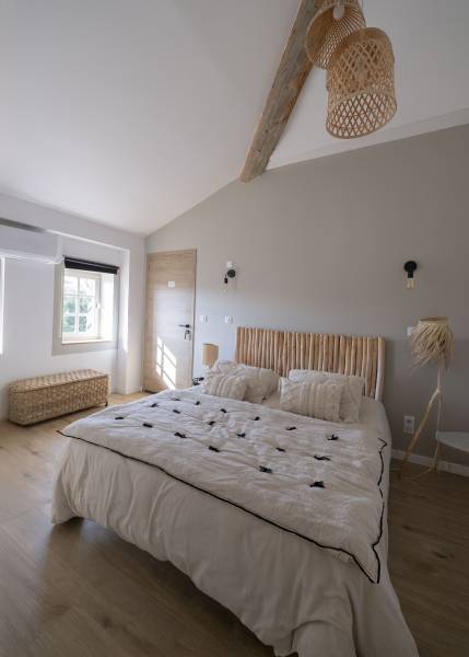 8 chambres dont 5 chambres d'hôtes et 2 gites indépendants entièrement aménagés et équipés