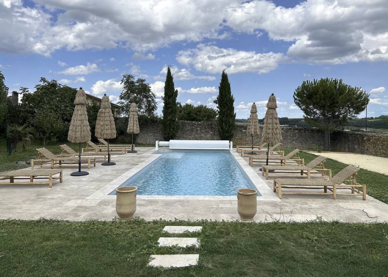 Parc de 4848 m² dont vignobles de 3000 m² - Piscine et jacuzzi