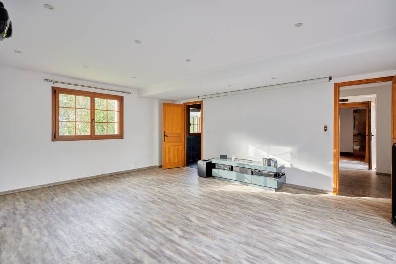 Maison avec piscine et garage