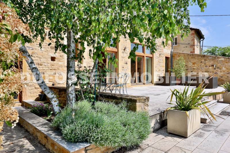 Bien d’exception à vendre : un château Villefranche-sur-Saône  XIème siècle, prêt à vivre