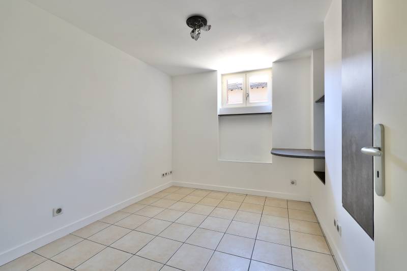 Saint-Germain-au-Mont-d'Or, lumineux T4 de 119 m2 avec jardin privatif dans un parc de 5 ha