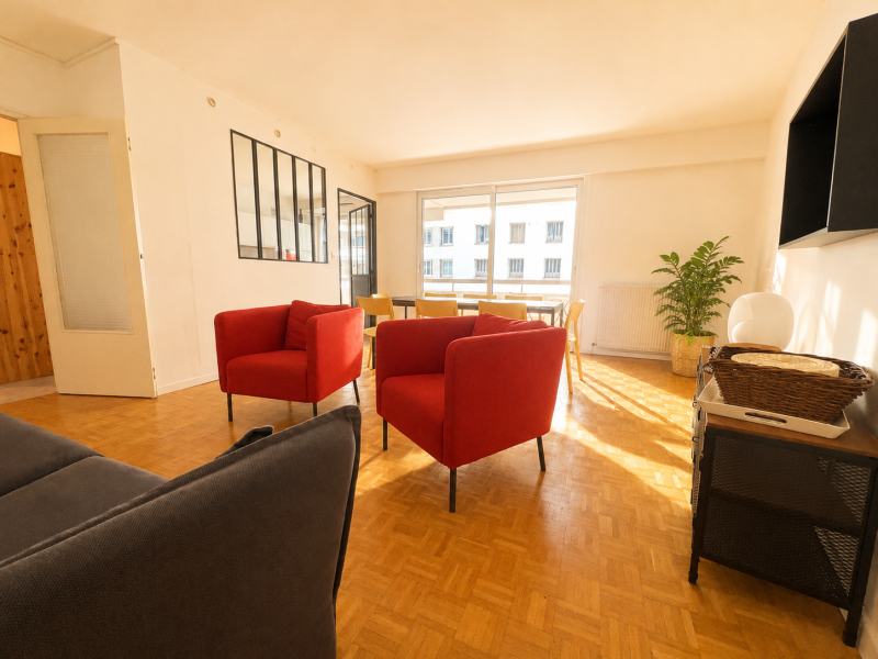 Grenoble, spacieux T7 de 163 m2, 5 chambres, dans rue calme