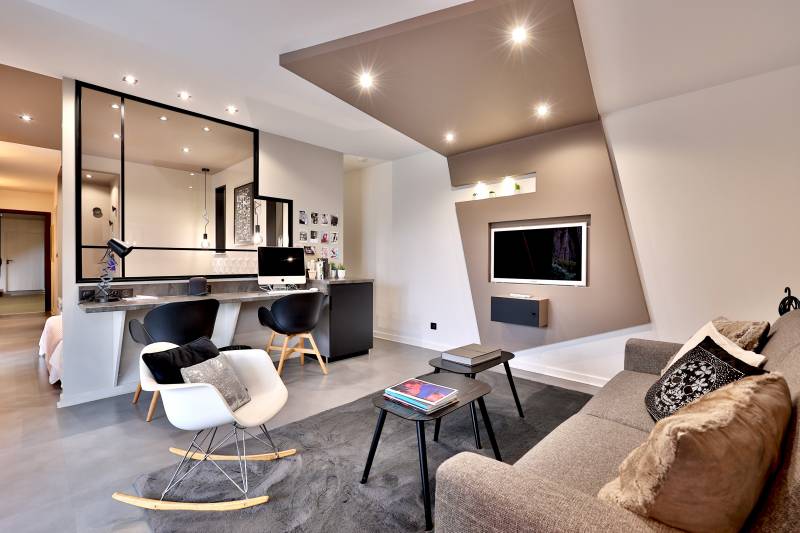 villa contemporaine d'exception hauteurs des Monts d'or, limite saint Cyr au Mont d'Or, 483 m², au calme, sans vis a vis. terrain avec vue plein sud sur Lyon et la chaine des Alpes