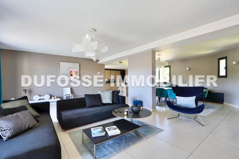 MANDAT EXCLUSIF : Maison 7 pièces à Fontaines-Saint-Martin Terrain avec piscine