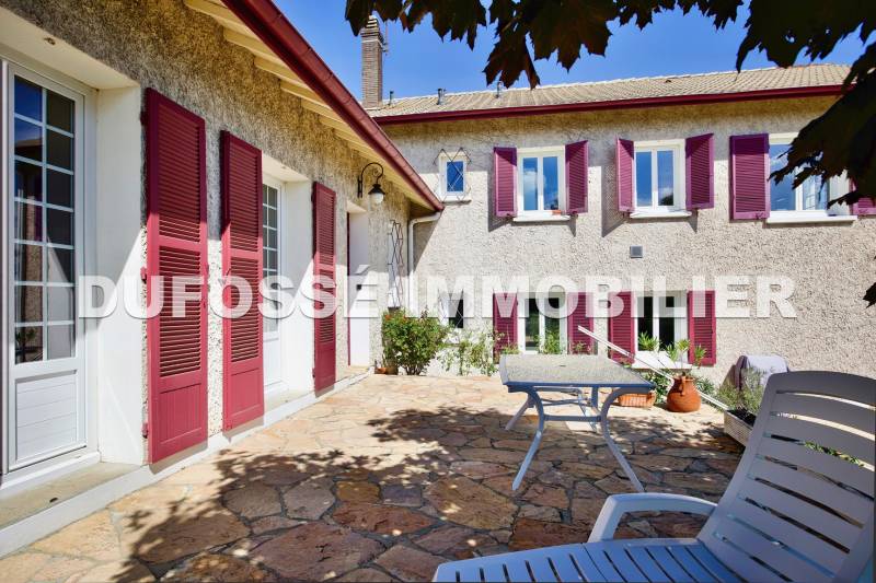 A vendre : maison 10 pièces Soucieu-en-Jarrest avec terrasse plein sud