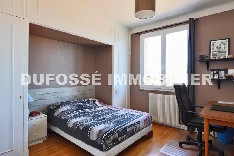 A vendre : maison 8 chambres proche Lyon avec terrasse plein sud