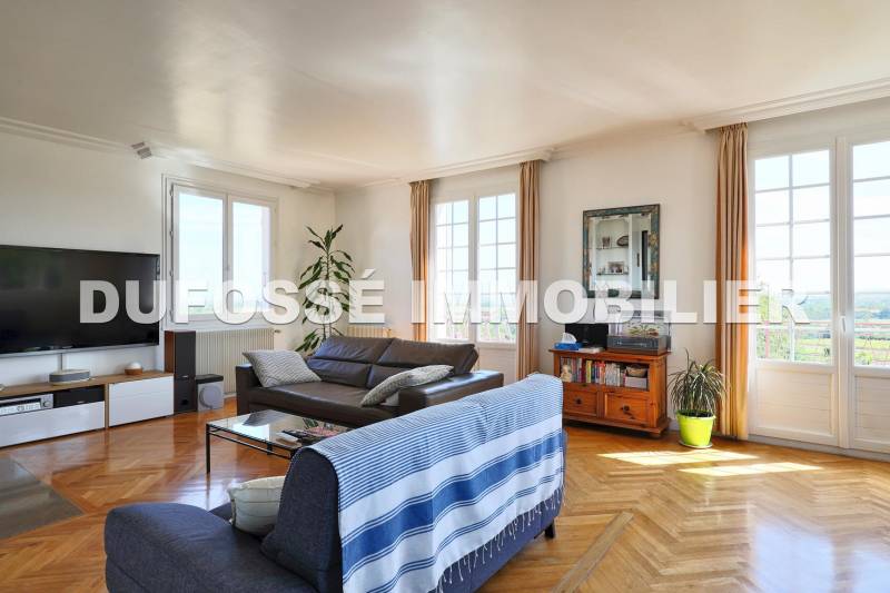 COUP DE CŒUR : Maison 10 pièces à Soucieu-en-Jarrest, proche Lyon 435m2 en 2 logements actuellement