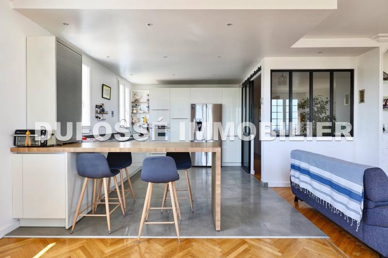 A vendre : maison 8 chambres Soucieu-en-Jarrest avec terrasse plein sud