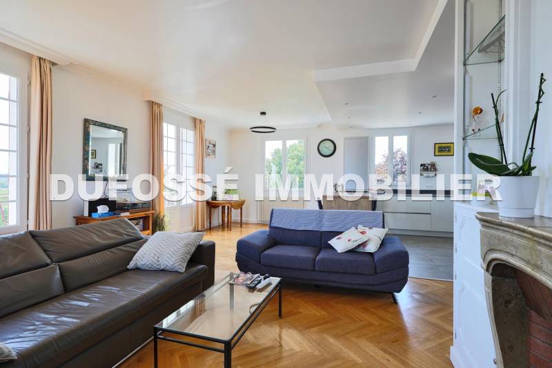 COUP DE CŒUR : Maison 8 chambres à Soucieu-en-Jarrest, proche Lyon 435m2 en 2 logements actuellement