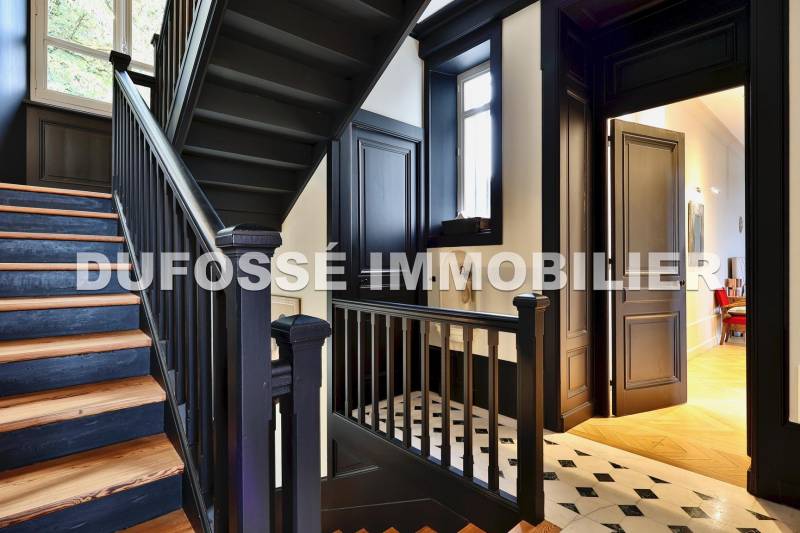 Maison 5 chambres Caluire-et-Cuire le Vernay, parc de 7300m2, piscine chauffée, dépendance