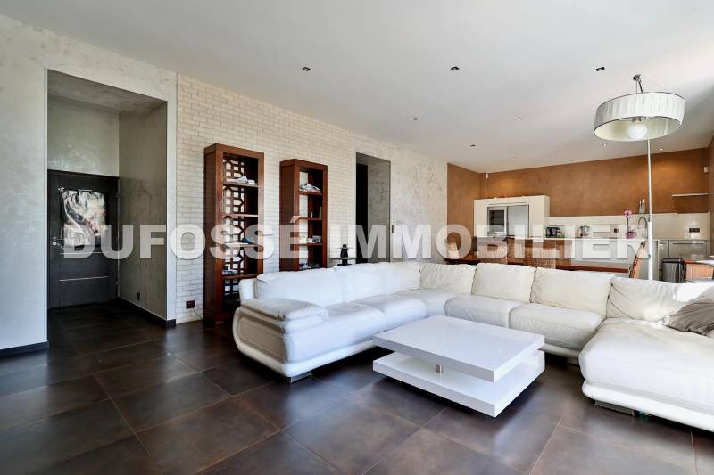 EXCLUSIVITÉ : Appartement 4 chambres proche Tassin-la-Demi-Lune, piscine et jardin privés