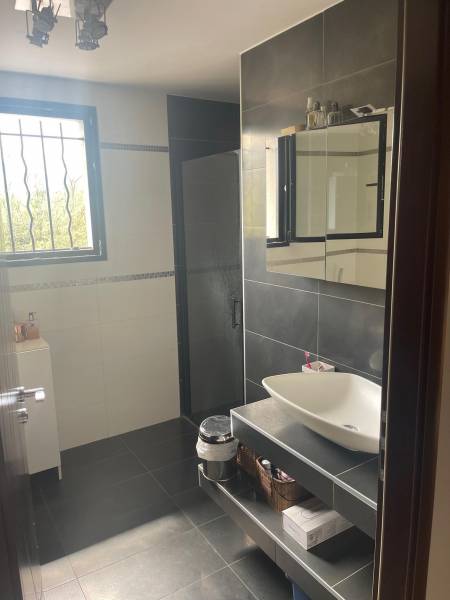 A vendre : maison 5 chambres à Lissieu en bon état général