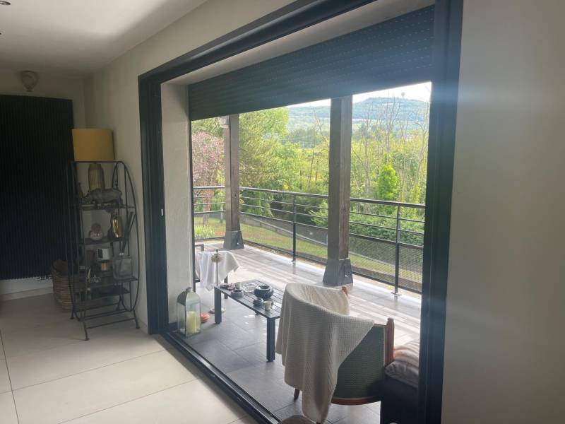 Maison 5 chambres Lissieu avec grand terrain et piscine