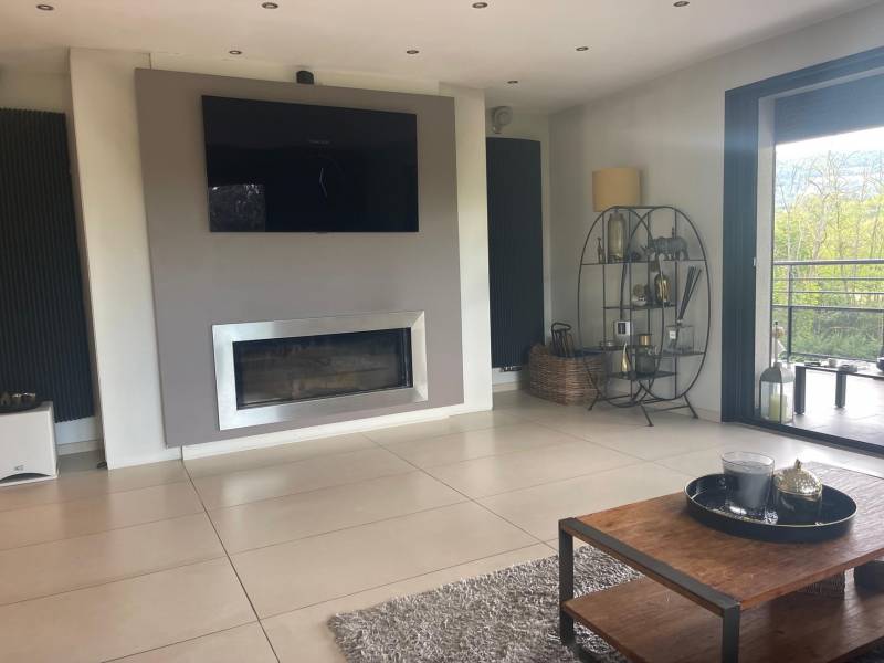 Villa avec piscine disponible à la vente à Lissieu