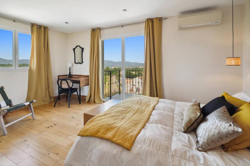 Maison Cogolin proche Saint-Tropez, au calme, vue mer, piscine chauffée, 5 chambres