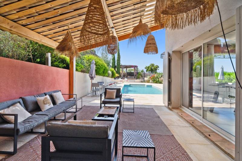 Maison Cogolin proche Saint-Tropez, au calme, vue mer, piscine chauffée, 5 chambres