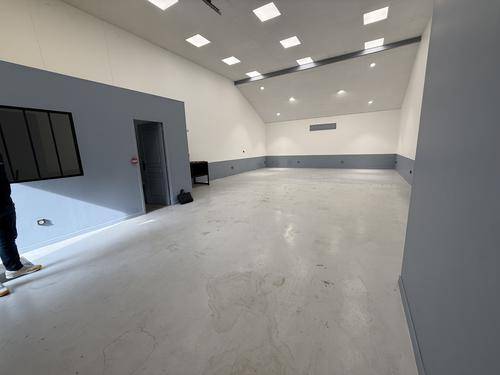 Vaulx-en-Velin, droit au bail d'un local de 105 m2