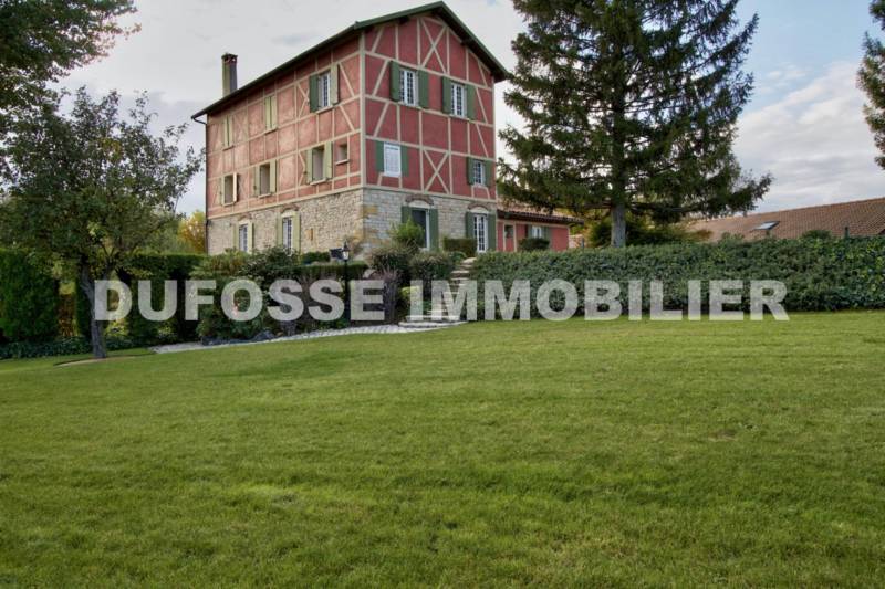 Bien rare à la vente : Propriété 6 chambres à Saint-Cyr-au-Mont-d’Or un moulin 15 pièces sur 1,5 hectares de terrain