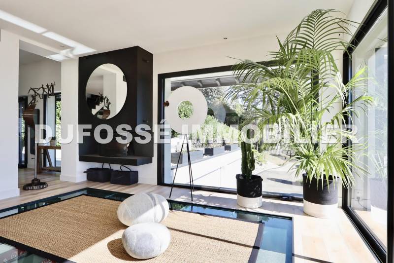 Exclusivité ! Villa prestations modernes à Saint-Cyr-au-Mont-d’Or avec superbe vue sur Lyon