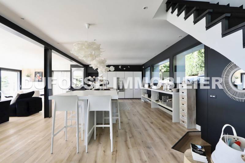 Villa 5 chambres en parfait état à vendre à Saint-Cyr-au-Mont-d’Or avec piscine