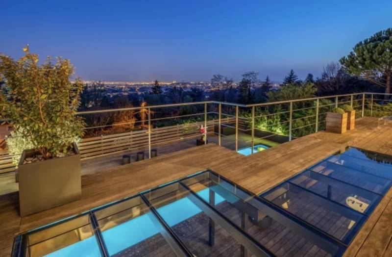 Villa 10 pièces en parfait état à vendre à Saint-Cyr-au-Mont-d’Or avec piscine