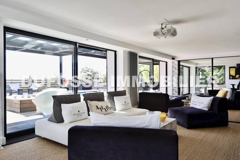 Villa haut de gamme à vendre à Saint-Cyr-au-Mont-d'Or vaste terrain, vue sur Lyon