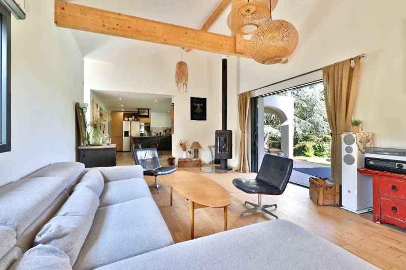 belle bâtisse ancienne rénovée Saint-Genis-les-Ollières  au calme, proche commodités