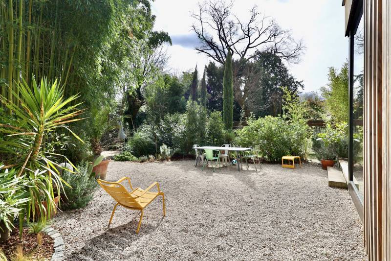 jardin verdoyant au calme pour cette maison à Collonges-au-Mont-d'Or 4 chambres 